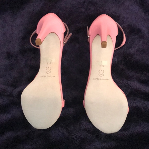 T-strap heeled sandals - Picture 3 of 5